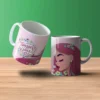 mugs-happy-womens-day-con-mujer-y-flores-en-el-fondo